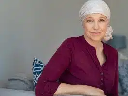 Une femme atteinte d'un cancer du sein